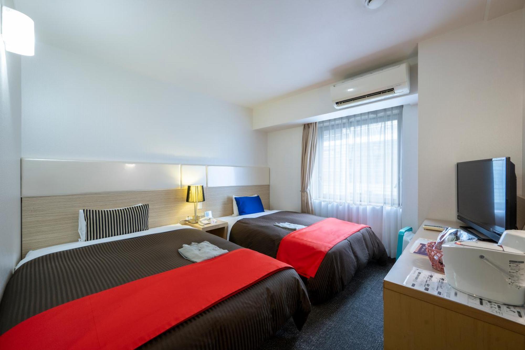 Hotel 1-2-3 Такасакі Екстер'єр фото